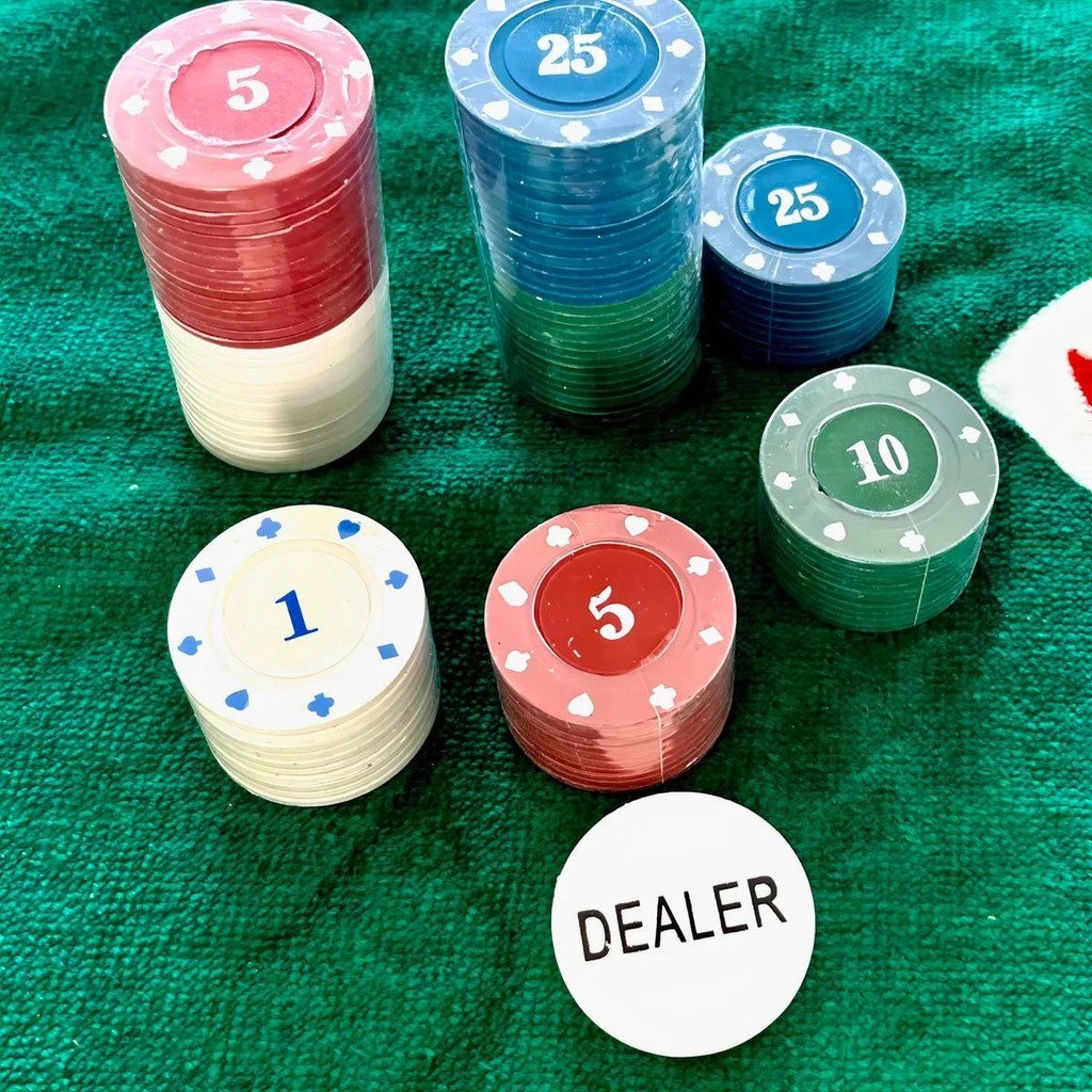Kit 100 Fichas Poker 1,5,10,25 Numeradas com Dealer em Case Lata Elegante para Jogos, Torneios e Festas com Amigos